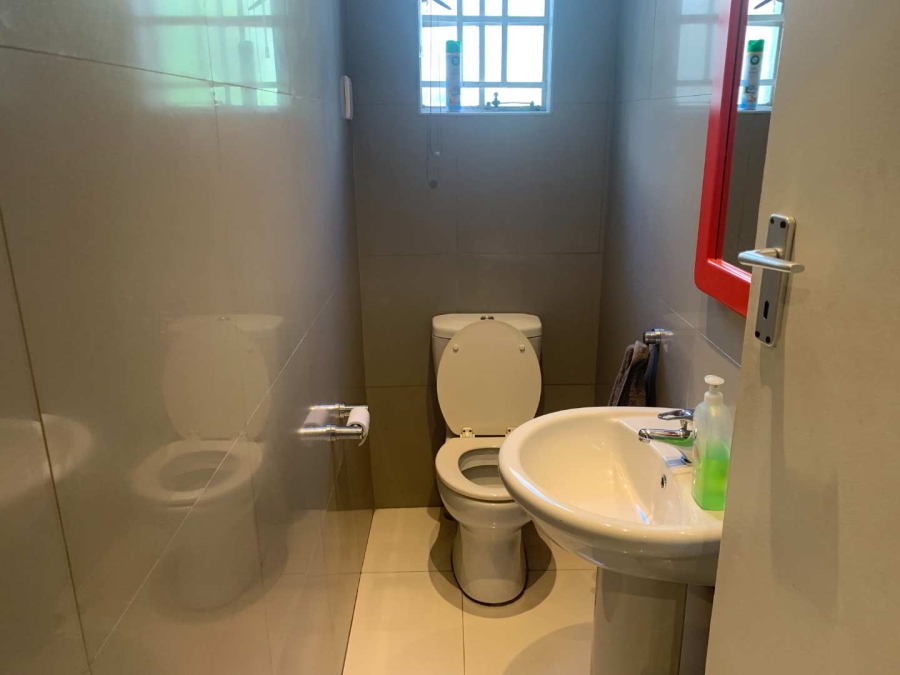 To Let commercial Property for Rent in Maitland Western Cape